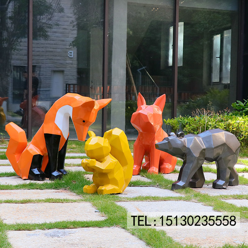 玻璃鋼仿真幾何動物雕塑熊貓 狐貍制作廠家
